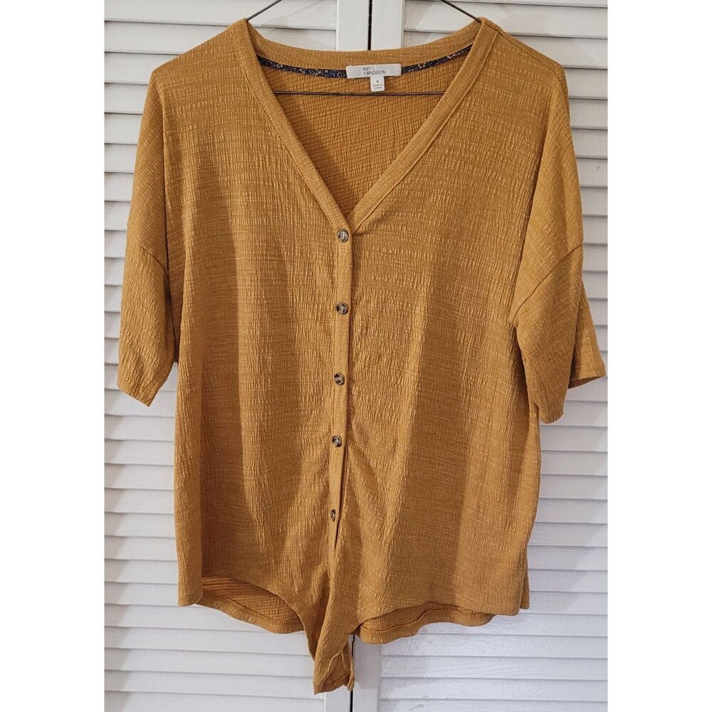 Toffee V-Neck Tie-Front Top by 89th Madison – Size S